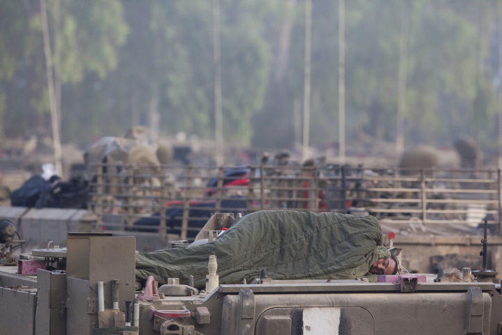תמונות: החיילים בגבול הרצועה, והתקיפות בעזה