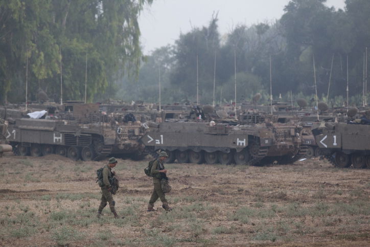 תמונות: החיילים בגבול הרצועה, והתקיפות בעזה