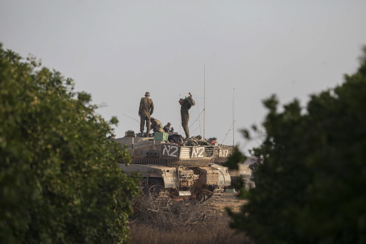 תמונות: החיילים בגבול הרצועה, והתקיפות בעזה