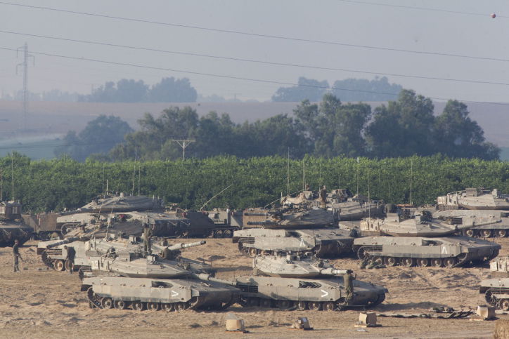 תמונות: החיילים בגבול הרצועה, והתקיפות בעזה