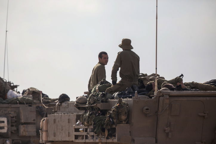 תמונות: החיילים בגבול הרצועה, והתקיפות בעזה