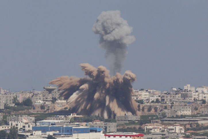 תמונות: החיילים בגבול הרצועה, והתקיפות בעזה
