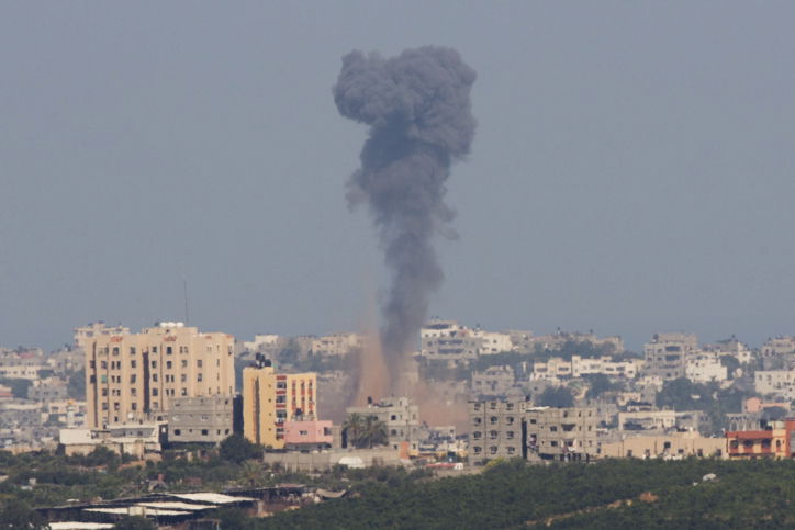 תמונות: החיילים בגבול הרצועה, והתקיפות בעזה