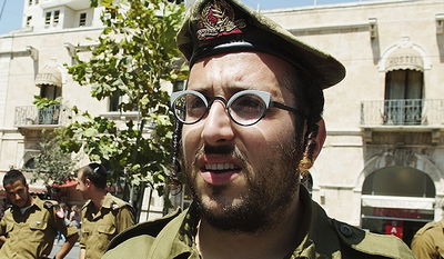 מבצע "צוק איתן": ליפא שמעלצר שולח נשיקה וברכות לחיילים החרדים • צפו