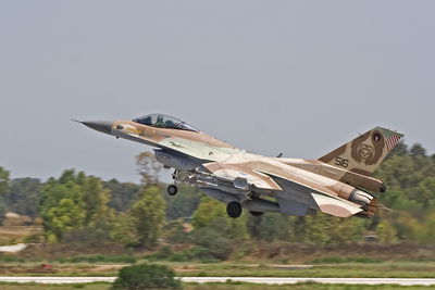 מודיעין חלקי / יוסי יהושוע