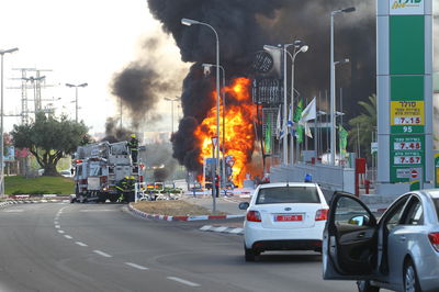 נפילת הרקטה בתחנת הדלק באשדוד