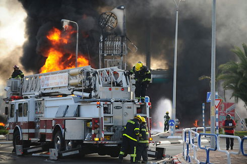 כוחות הכיבוי פועלים בזירת הנפילה