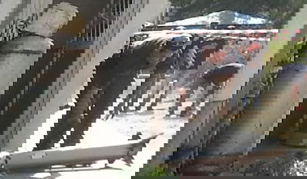 רסיס הרקטה על יד בלוני הגז