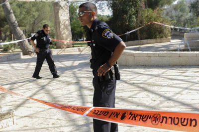 חשד: ניסיון פיגוע דקירה ברכבת הקלה בירושלים