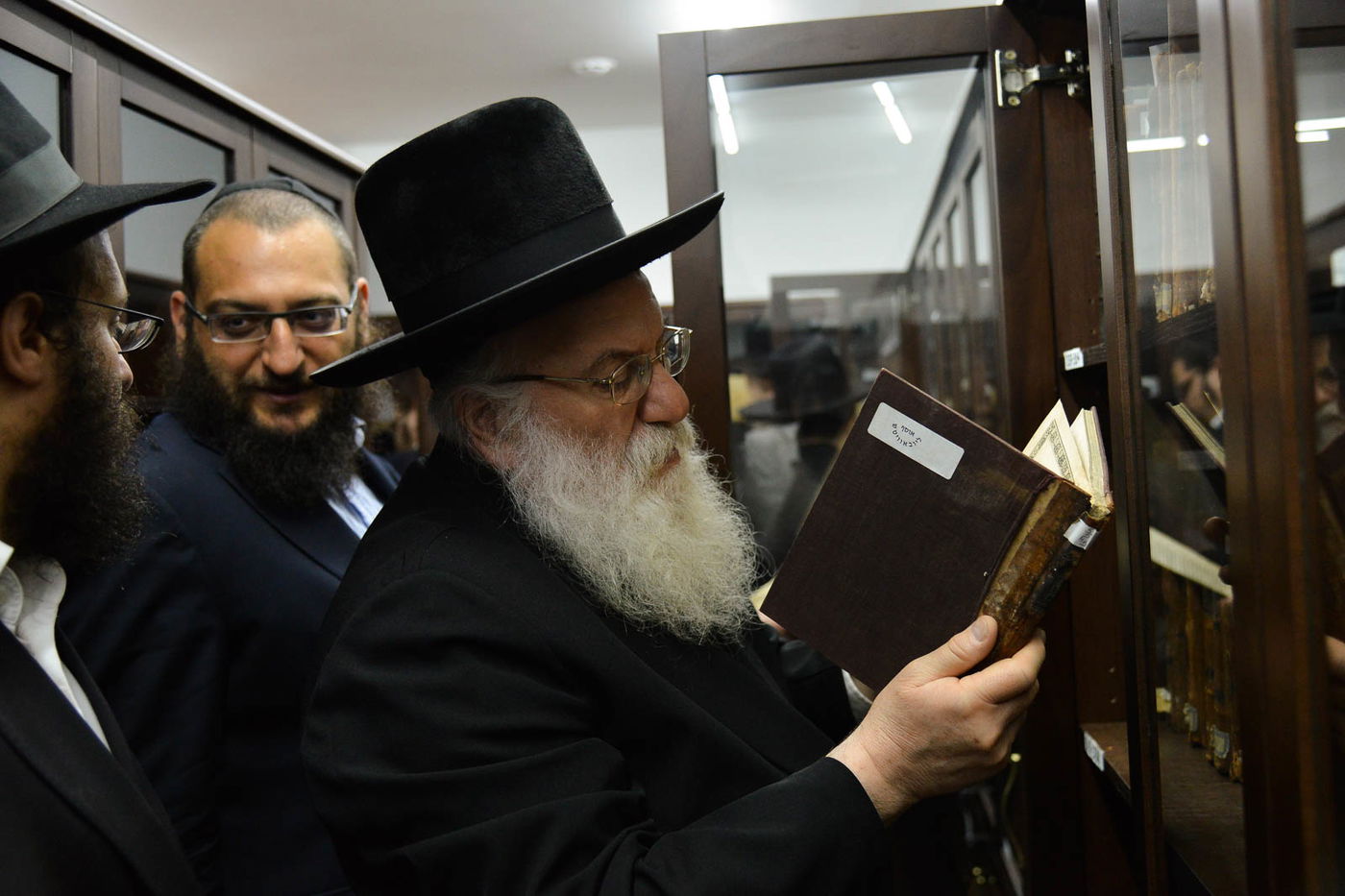 שנה בדיוק לאחר שפוטין החזיר אותה: הרבנים הראשיים ביקרו בספריית שניאורסון