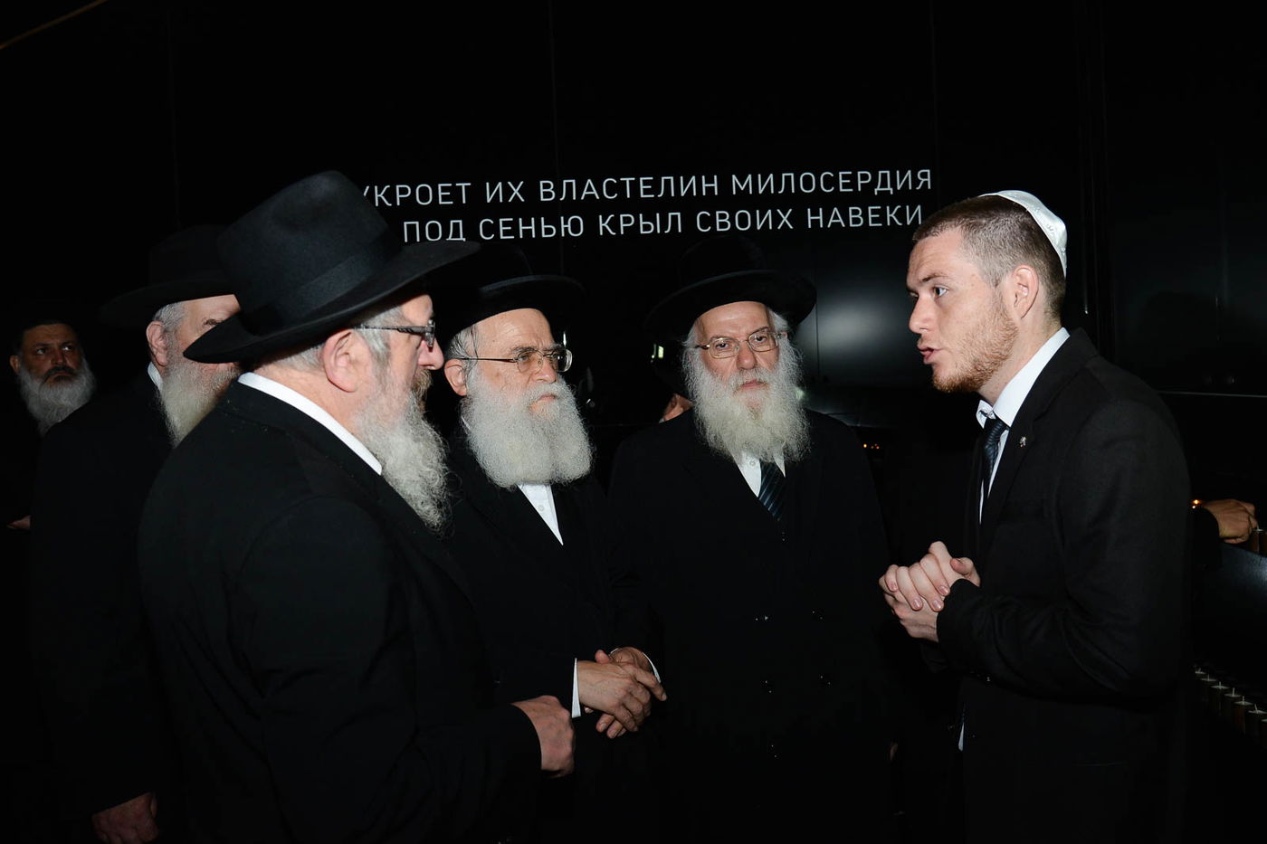 שנה בדיוק לאחר שפוטין החזיר אותה: הרבנים הראשיים ביקרו בספריית שניאורסון