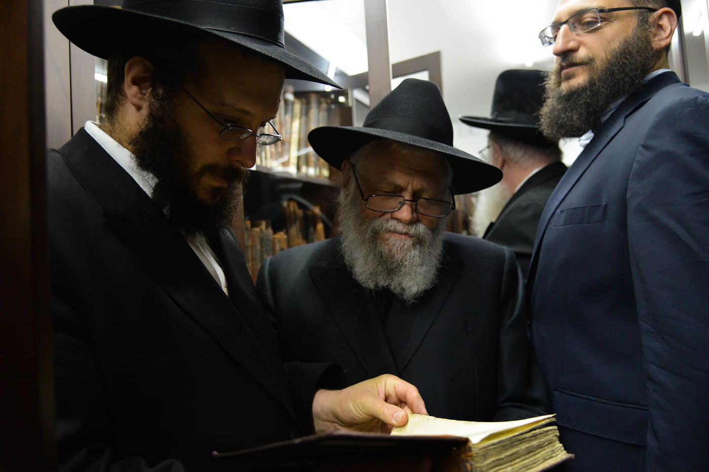 שנה בדיוק לאחר שפוטין החזיר אותה: הרבנים הראשיים ביקרו בספריית שניאורסון