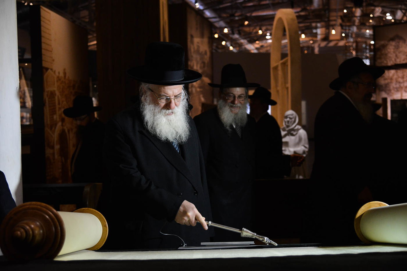 שנה בדיוק לאחר שפוטין החזיר אותה: הרבנים הראשיים ביקרו בספריית שניאורסון