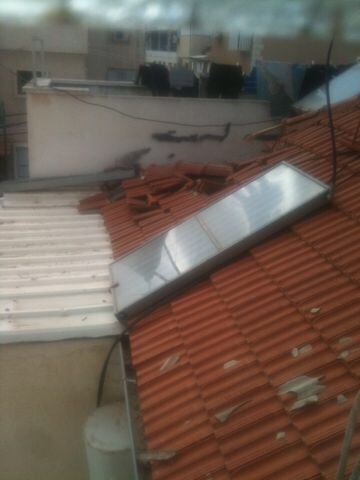 רסיסים של טיל נפלו על בית בגבול בני ברק; "ממשיכים כרגיל"