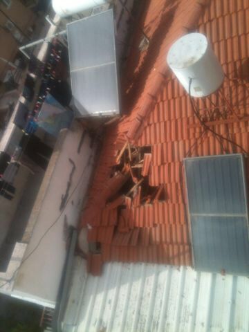 רסיסים של טיל נפלו על בית בגבול בני ברק; "ממשיכים כרגיל"