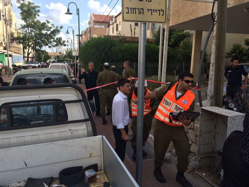 רסיסים של טיל נפלו על בית בגבול בני ברק; "ממשיכים כרגיל"