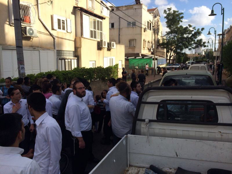 רסיסים של טיל נפלו על בית בגבול בני ברק; "ממשיכים כרגיל"