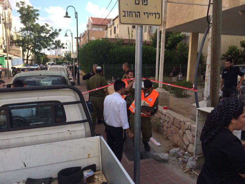 רסיסים של טיל נפלו על בית בגבול בני ברק; "ממשיכים כרגיל"