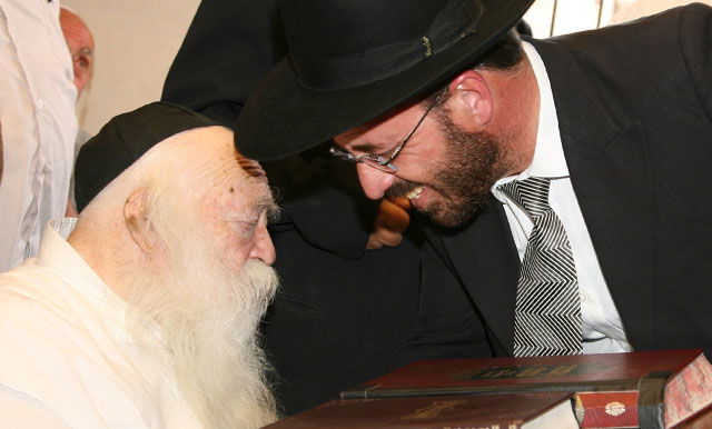 כותב השורות עם מרן הגר"ח קנייבסקי