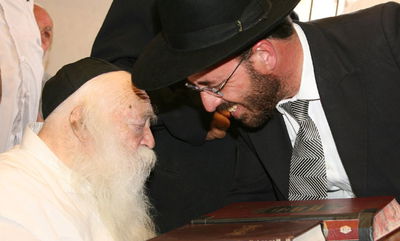 כותב השורות עם מרן הגר"ח קנייבסקי