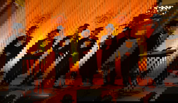 ווקאלי ראשון לעונת בין המצרים: פון גלות ארויס