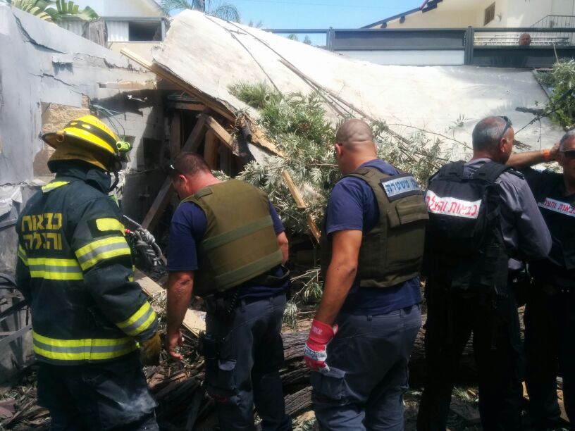 צפו בנס: רקטה נחתה בחצר בית באשקלון
