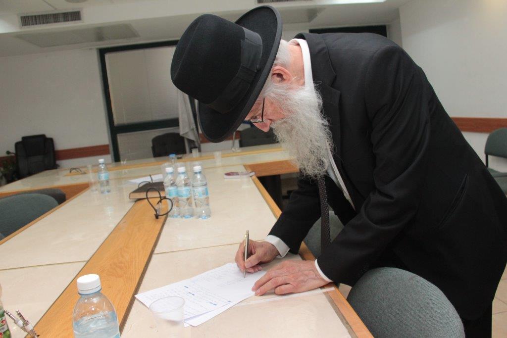 הרבנות הראשית מאיימת: לא נכיר בגיורים שיתבצעו לפי החוק החדש