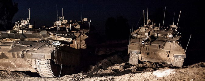 החלה הפעולה הקרקעית בעזה; הפלסטינים: עשרות נפגעו