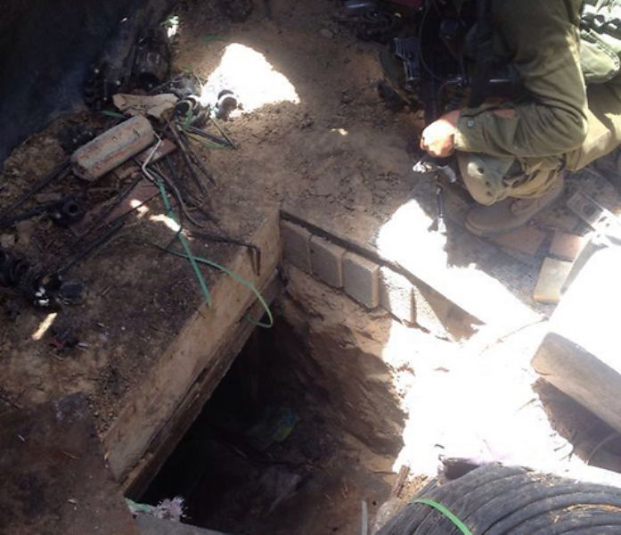 אחת המנהרות