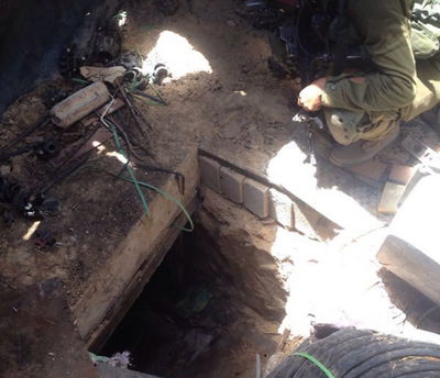 אחת המנהרות