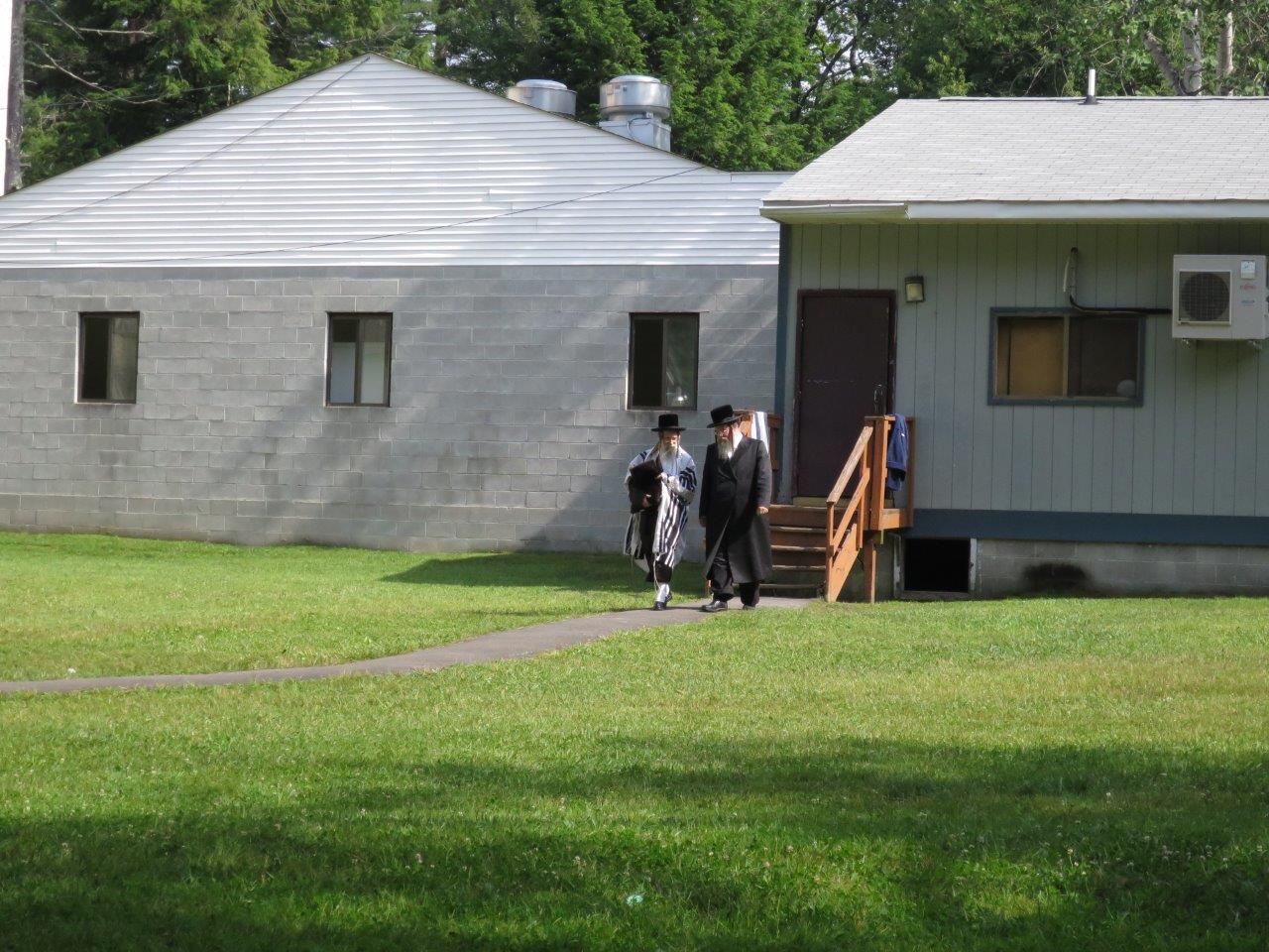 ארצות הברית: אלפי חרדים יצאו לנופש בהרים; צפו בגלריה