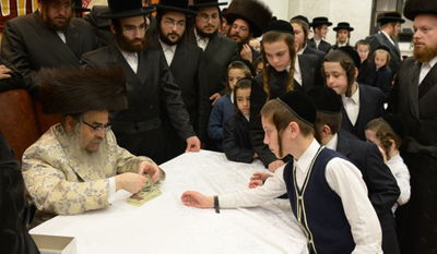 השנוררים הקטנים: ילדי חסידות סאטמר גייסו מאה אלף דולר