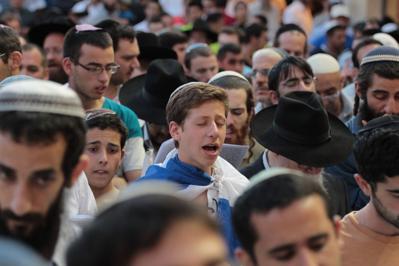 אלפי בני אדם השתתפו בעצרת למען לוחמי צה"ל בכותל המערבי • גלריה