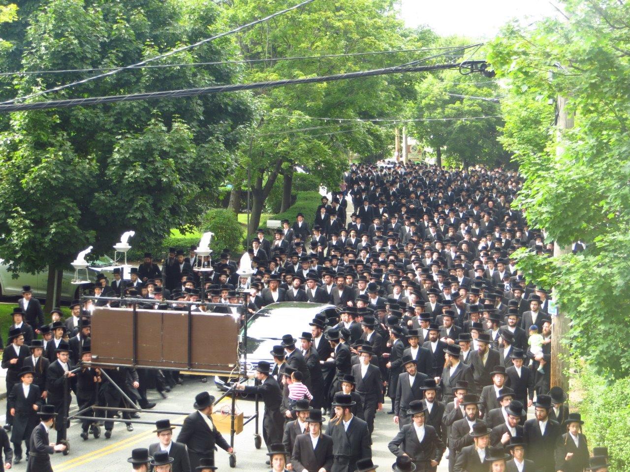 סקווירא: אלפים קיבלו את האדמו"ר ששב מנופש • גלריה