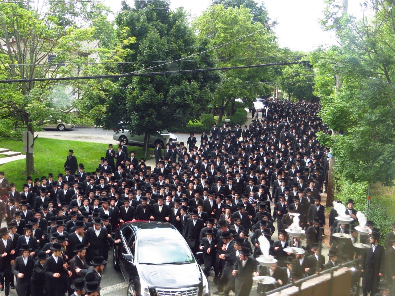 סקווירא: אלפים קיבלו את האדמו"ר ששב מנופש • גלריה