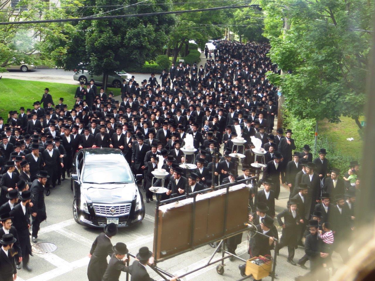 סקווירא: אלפים קיבלו את האדמו"ר ששב מנופש • גלריה