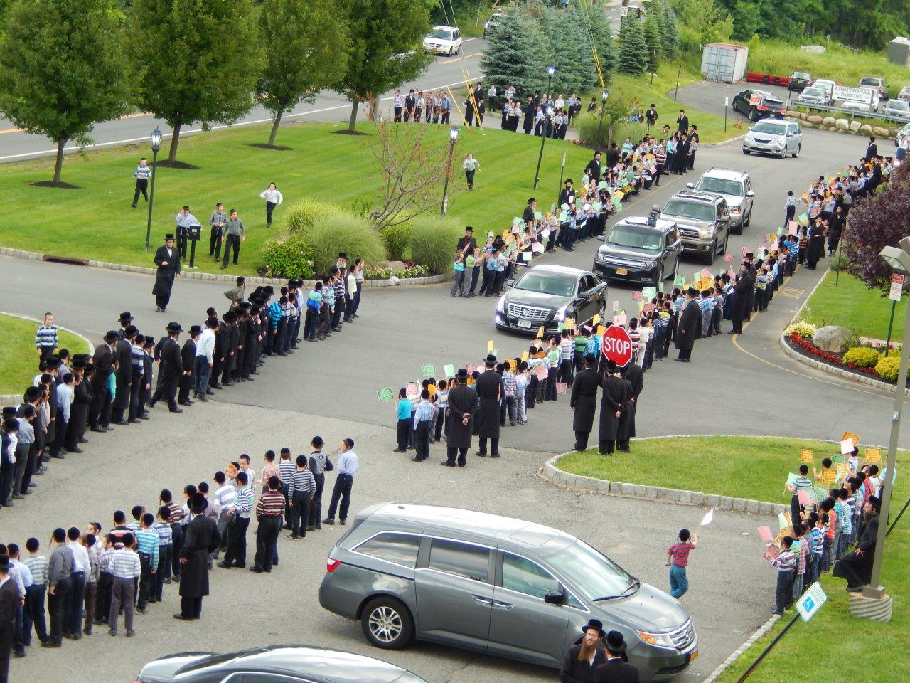 סקווירא: אלפים קיבלו את האדמו"ר ששב מנופש • גלריה