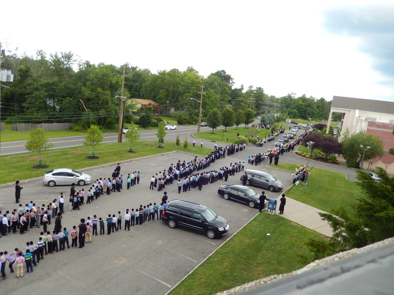 סקווירא: אלפים קיבלו את האדמו"ר ששב מנופש • גלריה