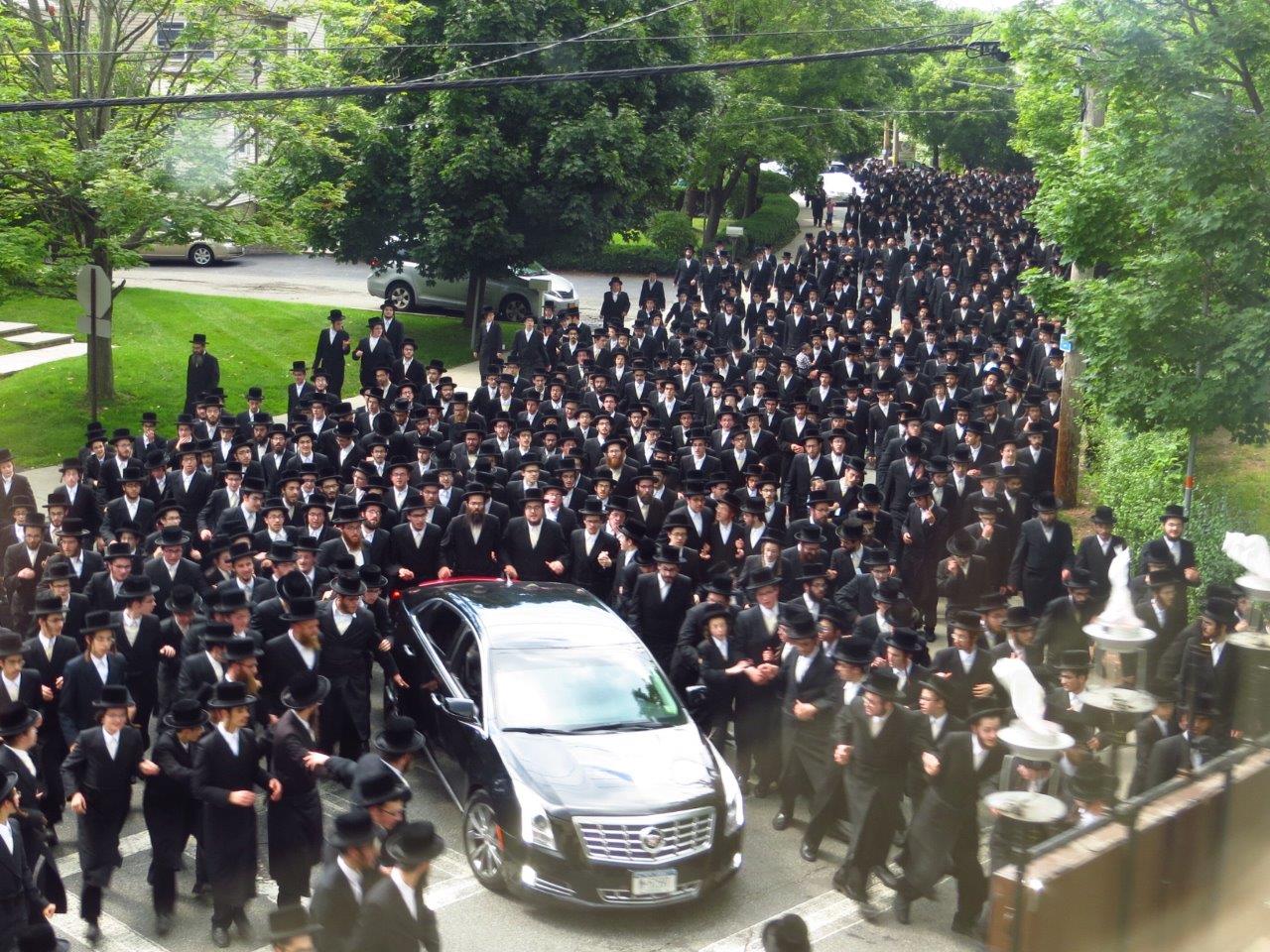 סקווירא: אלפים קיבלו את האדמו"ר ששב מנופש • גלריה