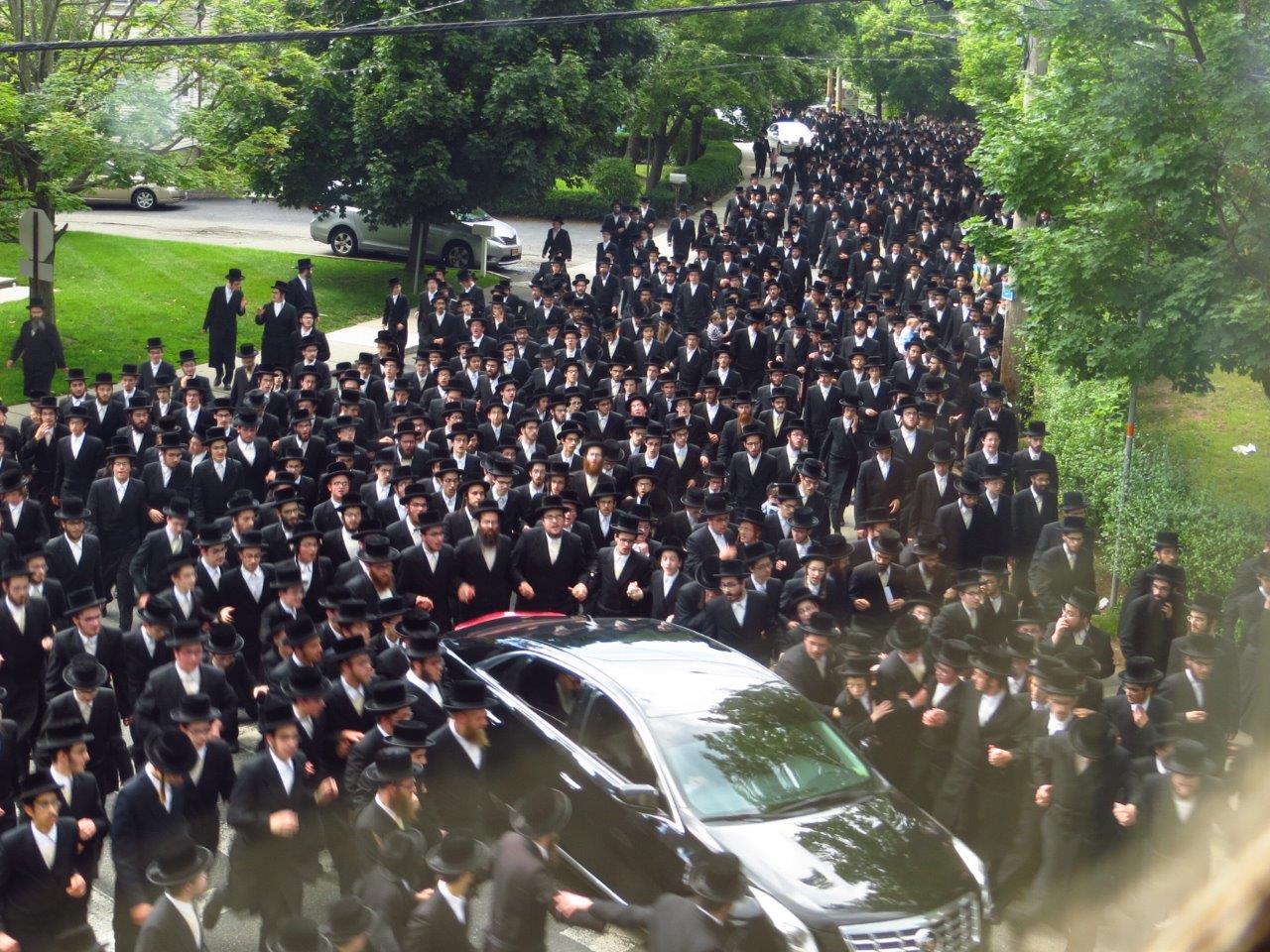 סקווירא: אלפים קיבלו את האדמו"ר ששב מנופש • גלריה