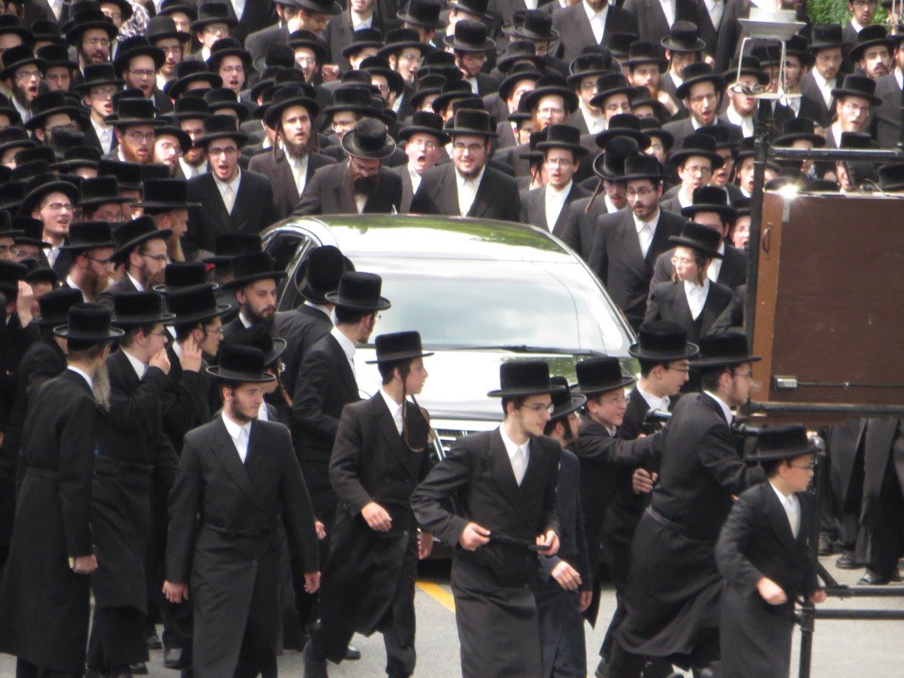 סקווירא: אלפים קיבלו את האדמו"ר ששב מנופש • גלריה