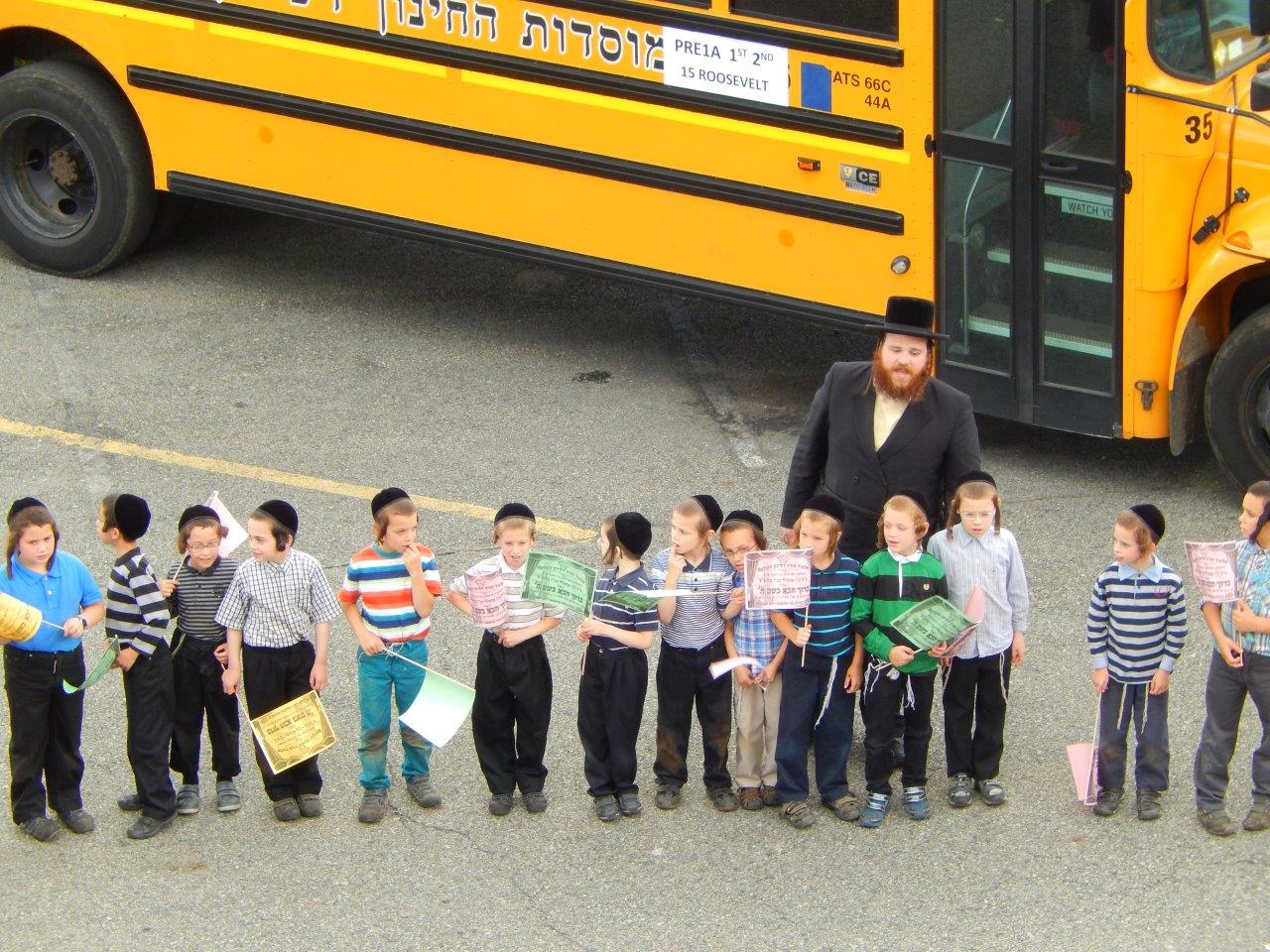סקווירא: אלפים קיבלו את האדמו"ר ששב מנופש • גלריה