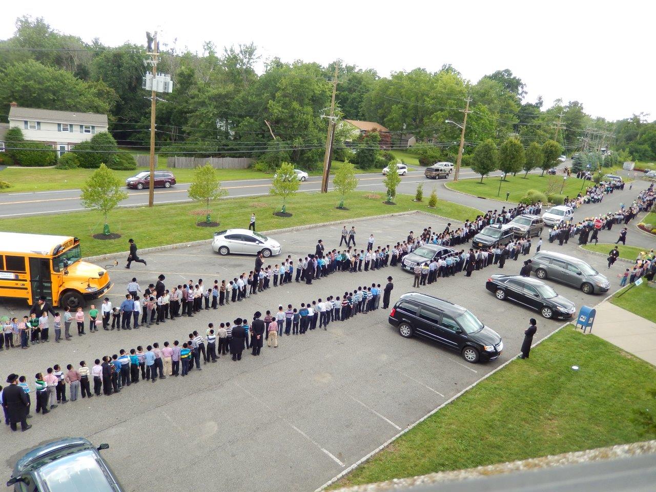 סקווירא: אלפים קיבלו את האדמו"ר ששב מנופש • גלריה
