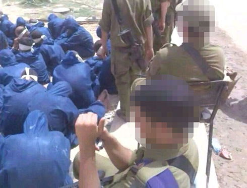 צפו: עשרות שבויי חמאס ביידי צה"ל