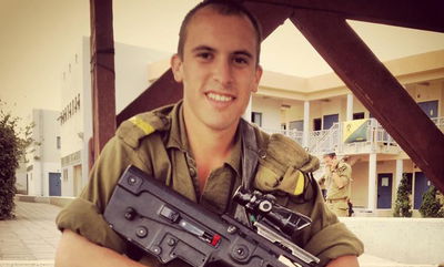 שרים בניחום אבלים עם משפחת החייל מקס שטיינברגר