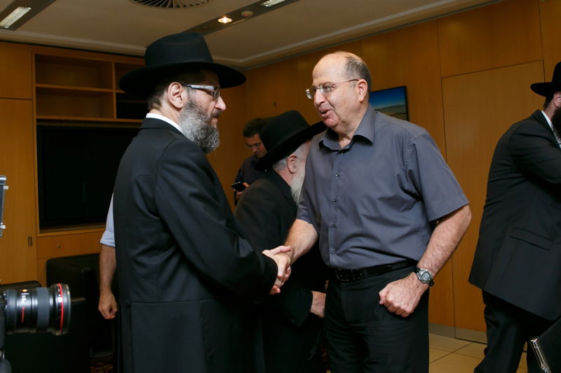 שר הביטחון ראשון: החלה כתיבת ספר תורה לזכות חיילי צה"ל