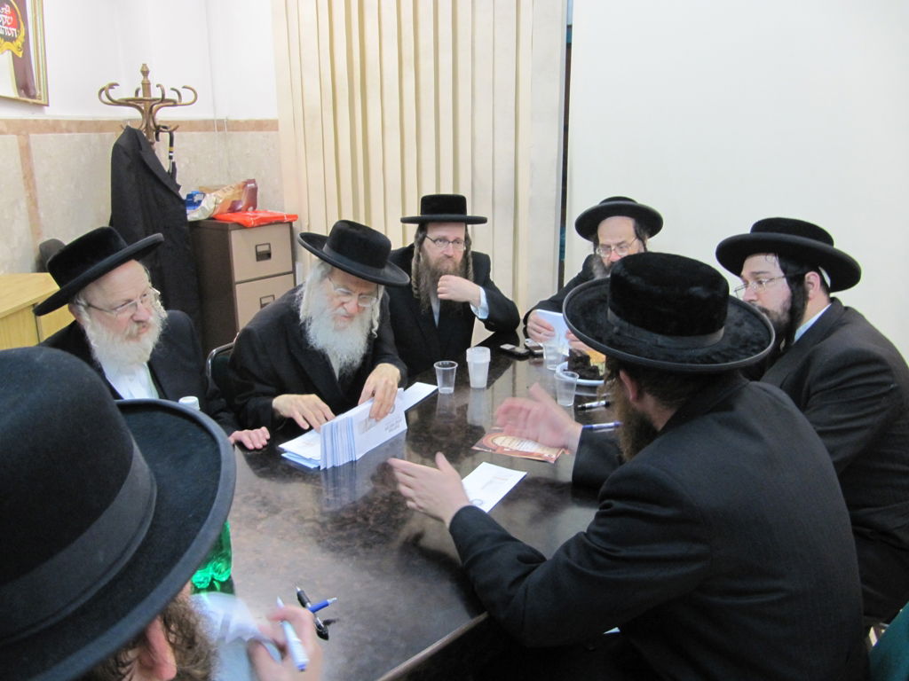 תיעוד: חלוקת מיליון דולר של סאטמר למוסדות בארץ