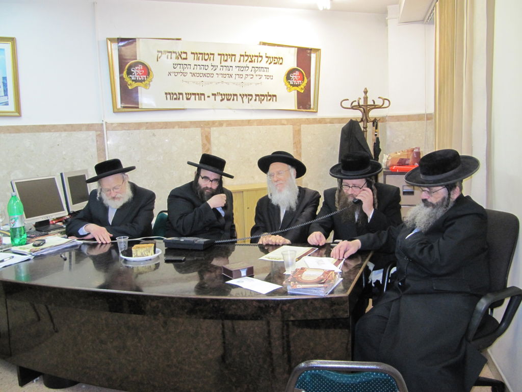 תיעוד: חלוקת מיליון דולר של סאטמר למוסדות בארץ