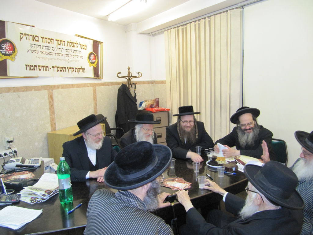 תיעוד: חלוקת מיליון דולר של סאטמר למוסדות בארץ