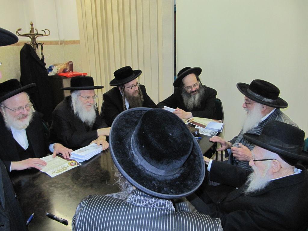 תיעוד: חלוקת מיליון דולר של סאטמר למוסדות בארץ